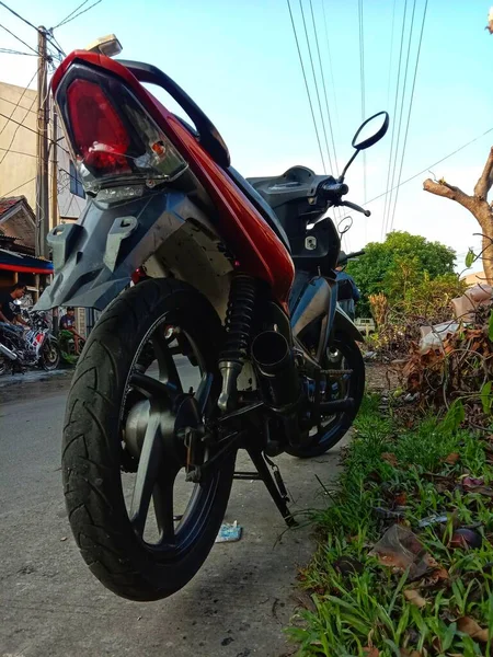 Sokakta Park Motosiklet — Stok fotoğraf