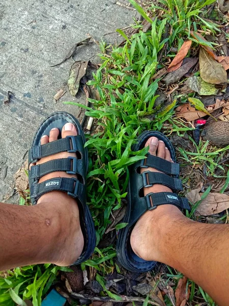 Feet Black Sandals Ground — 스톡 사진