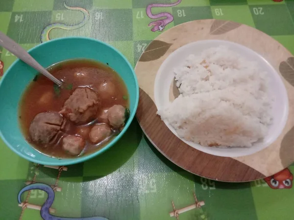 Boulettes Viande Riz Blanc Sur Une Assiette — Photo