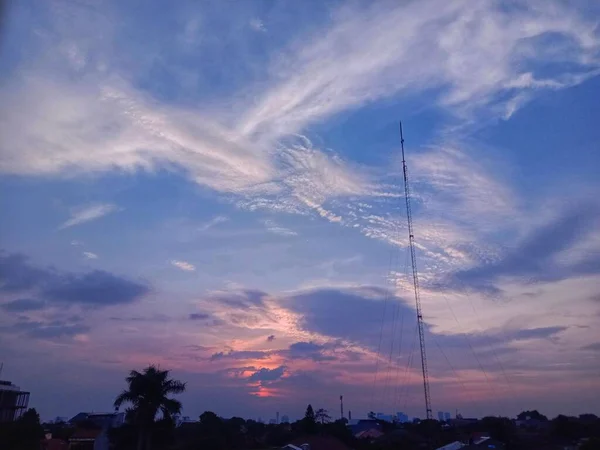 Indah Langit Saat Matahari Terbenam Kota — Stok Foto