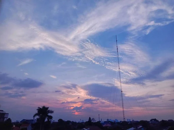 Indah Langit Saat Matahari Terbenam Kota — Stok Foto