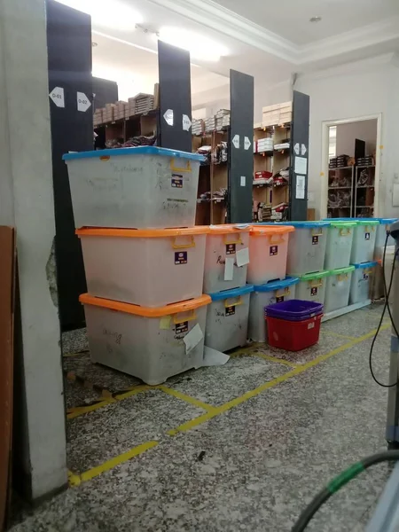 meşgul insanlarla çalışma ortamı