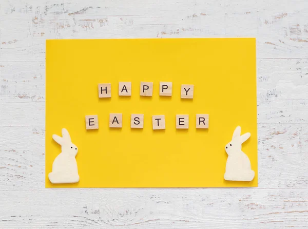 Napis Happy Easter Żółtym Tle Królikami Minimalizm — Zdjęcie stockowe