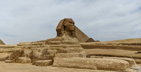 Giza Mısırdaki Sfenks Yeni Piramitler — Stok fotoğraf