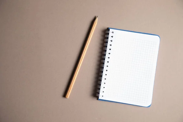 Ceruza Notebook Asztalon — Stock Fotó
