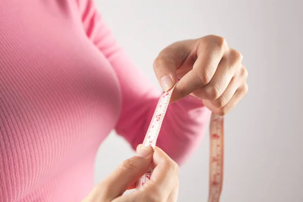 Woman Holding Measuring Tape — Stock Photo, Image