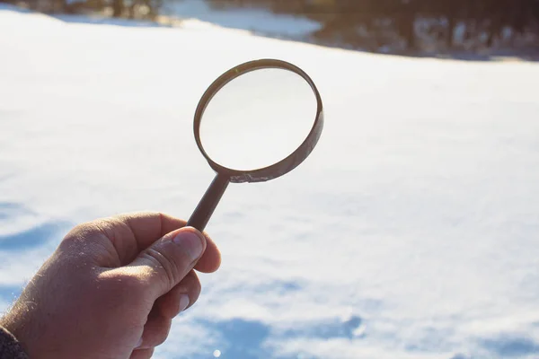 Holding Magnifying Glass Background Snow — стоковое фото