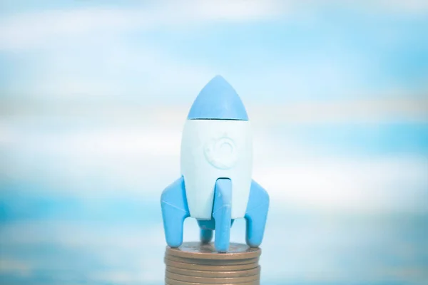 Rocket Coins Concept Startup — Stock Photo, Image