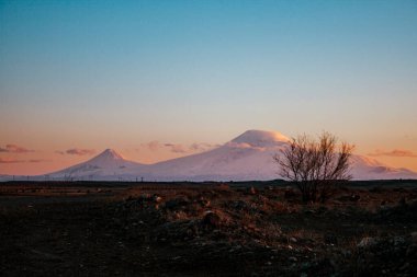 Gün batımında Ermenistan 'dan Ararat Dağı