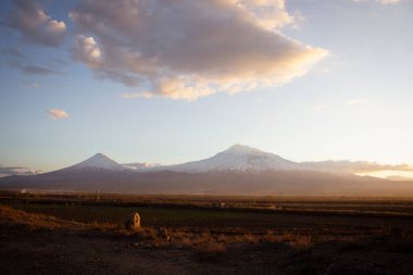 Gün batımında Ermenistan 'dan Ararat Dağı
