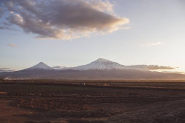 Gün batımında Ermenistan 'dan Ararat Dağı