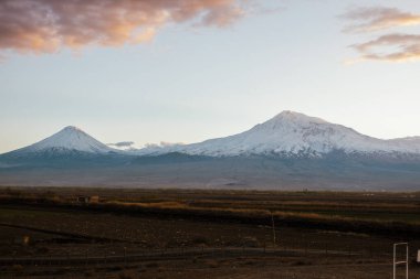 Gün batımında Ermenistan 'dan Ararat Dağı