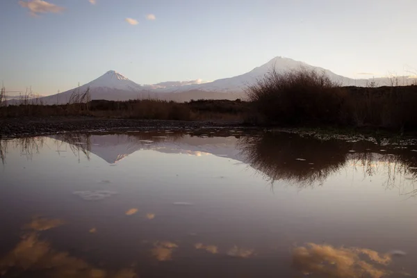 Mont Ararat Reflète Dans Eau — Photo