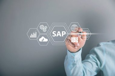 İnternet, iş, teknoloji ve ağ konsepti. Sanal ekran veri merkezinde SAP Sistem Yazılım Otomasyonu kavramı.