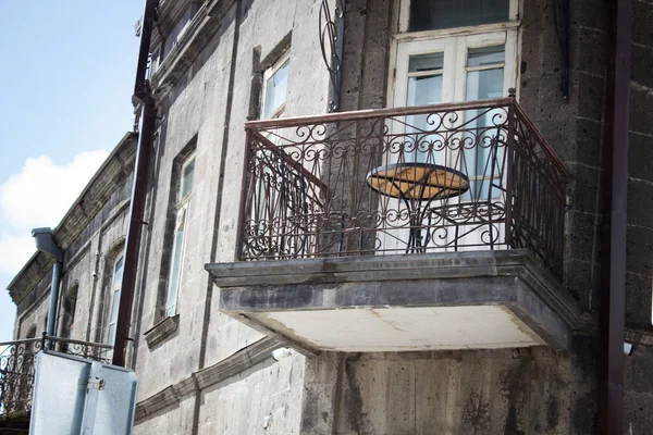 Evin ikinci katta balkon