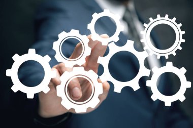 Vites mekanizması. Ekranda tıklayan adam