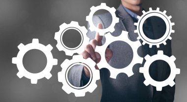 Vites mekanizması. Ekranda tıklayan adam