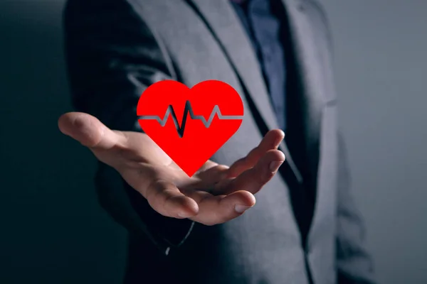 Ícone Coração Vermelho Com Pulso Homem Segurando Sua Mão — Fotografia de Stock