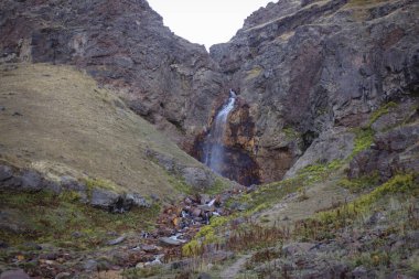 Ermenistan 'daki Aragats Dağı' nda şelale