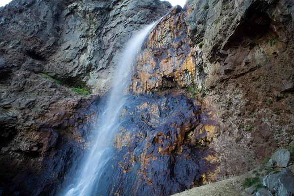 Καταρράκτης Στο Όρος Aragats Στην Αρμενία — Φωτογραφία Αρχείου