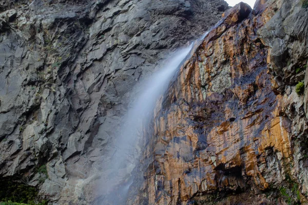 Καταρράκτης Στο Όρος Aragats Στην Αρμενία — Φωτογραφία Αρχείου