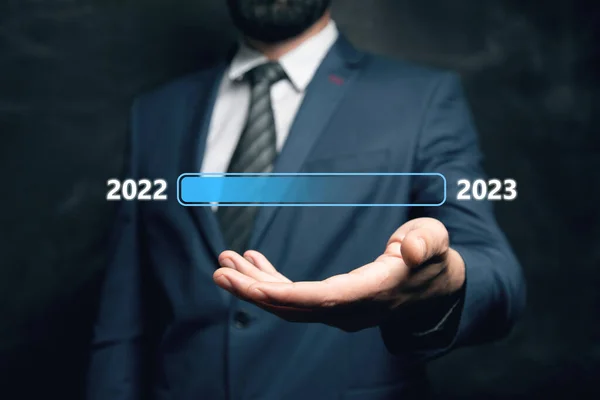 Ładunek 2022 2023 Biznesmen Trzyma Ręku — Zdjęcie stockowe