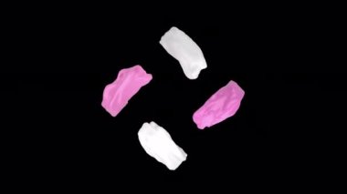 Alfa kanal arka planında çilek pembesi olan Girdap Sütü.