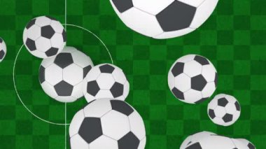 Futbol sahasında düşen futbol topları.