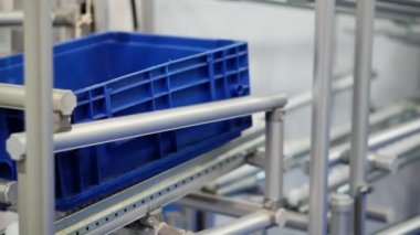 Modern depo ekipmanlarının şerit taşıyıcısı