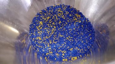 Plastiğin geri dönüşümü ve üretimi.