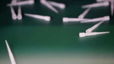 Üretimde plastik parçaların üretimi.