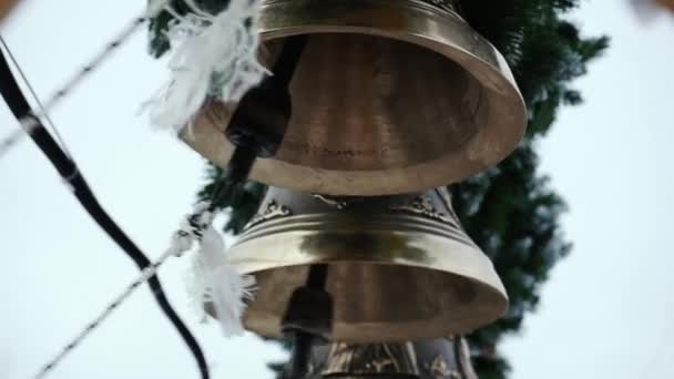 The bell-ringer pulls the strings of several bells. — Stock Video