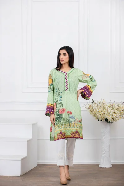 Traje Shalwar Kameez Paquistaní Con Dupatta Modelo Paquistaní Muestra Vestido —  Fotos de Stock