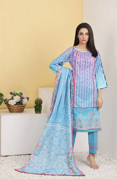 Traje Shalwar Kameez Paquistaní Con Dupatta Modelo Paquistaní Muestra Vestido —  Fotos de Stock