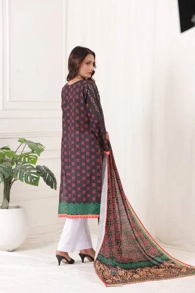 Een Pakistaans Shalwar Kameez Pak Met Dupatta Pakistaans Model Krijgt — Stockfoto