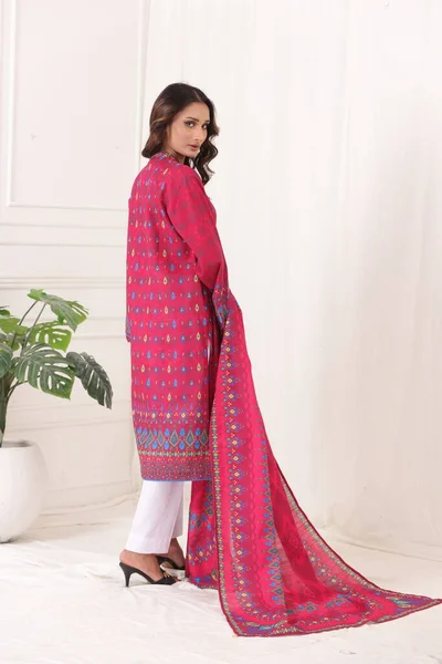 Costume Shalwar Kameez Pakistanais Avec Dupatta Modèle Pakistanais Est Montré — Photo