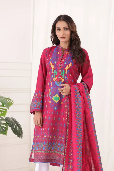 Pakistanlı Bir Shalwar Kameez Takımı Dupatta Pakistanlı Manken Elbisesine Bir — Stok fotoğraf