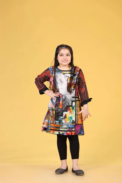 Pákistánské Dítě Dívka Sobě Velikonoční Nebo Západní Šaty Děti Dívčí — Stock fotografie