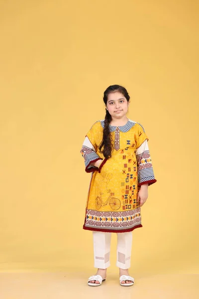 Das Pakistanische Mädchen Trägt Oster Oder Westerkleid Kinder Mädchen Kleid — Stockfoto