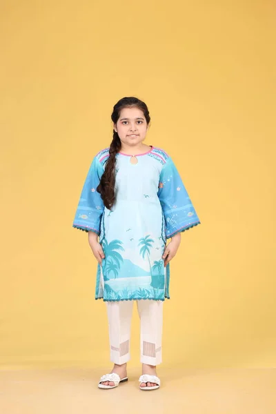 Das Pakistanische Mädchen Trägt Oster Oder Westerkleid Kinder Mädchen Kleid — Stockfoto