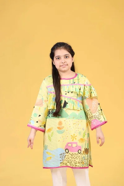 Ragazza Bambino Pakistano Indossa Pasqua Vestito Occidentale Bambini Ragazza Vestito — Foto Stock