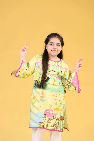 Ragazza Bambino Pakistano Indossa Pasqua Vestito Occidentale Bambini Ragazza Vestito — Foto Stock