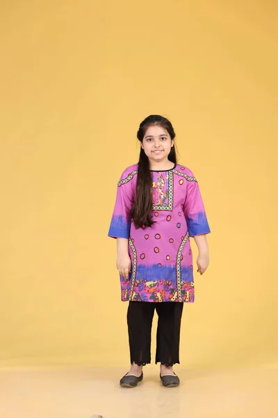 Pákistánské Dítě Dívka Sobě Velikonoční Nebo Západní Šaty Děti Dívčí — Stock fotografie
