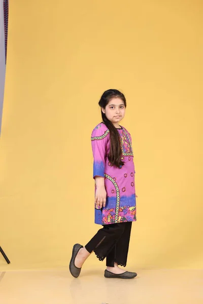 Pakistaans Kind Meisje Draagt Pasen Westerse Jurk Kinderen Meisjes Jurk — Stockfoto