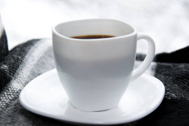 Yumuşak ekoseli beyaz kahve. Günaydın konsept.