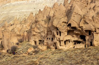 Zelve Açık Hava Müzesi 'ndeki mağara evi manzarası. İnanılmaz bir mağara evi. Z12 tarihi hava müzesinin muhteşem resimleri. Nevsehir - Türkiye.