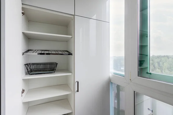 Empty shelves in white wooden window balcony cupboard. — стоковое фото