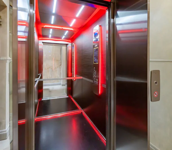 Внутри Кабины Лифта Отражением Линии Красного Света Загляни Лифт — стоковое фото