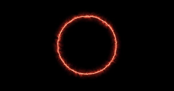 Cincin merah kuning menyala pada latar belakang hitam. Lingkaran Abstrak api matahari. Sebuah cincin api yang terbakar secara bertahap muncul dan pembakaran konstan dalam lingkaran. Grafis 4k animasi, kartun, mode overlay — Stok Video