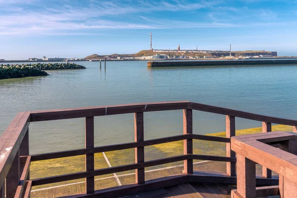 Vista de la isla Helgoland, Alemania, desde la isla de Dune. Soleado día de invierno en el archipiélago alemán. — Foto de Stock